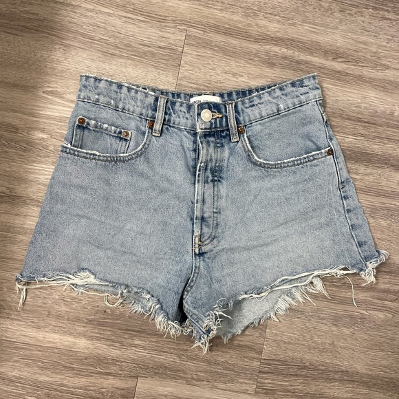 Highrise Zara jean shorts - Picture 1 of 3